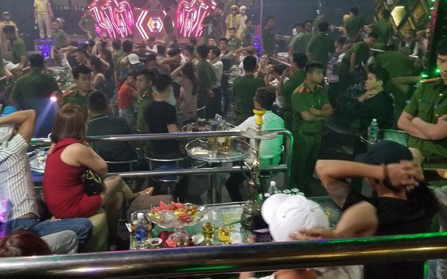 Công an Đà Nẵng triệt phá quán bar, tạm giữ hơn 100 người