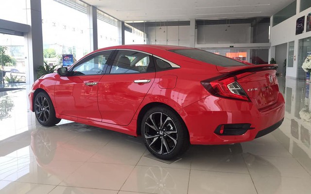 Vừa ra mắt, đại lý ưu đãi Honda Civic 2019 cả chục triệu đồng