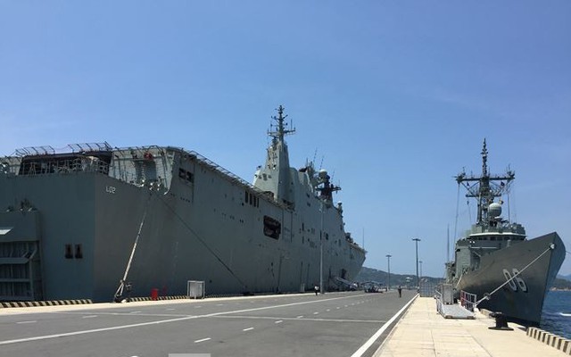 Cận cảnh sức mạnh tàu đổ bộ, tàu hộ vệ tên lửa Australia thăm Việt Nam