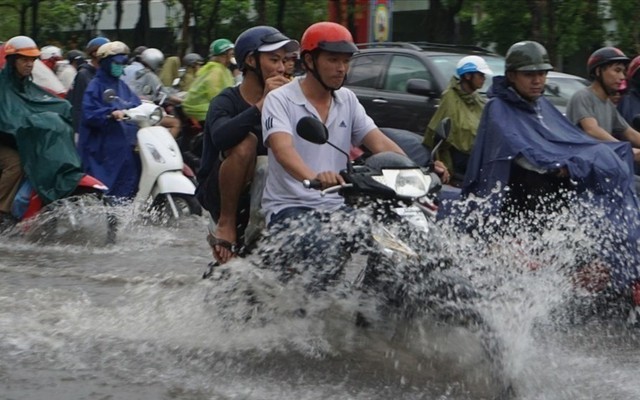 Miền Bắc sắp đón mưa dông diện rộng đánh tan nắng nóng 40 độ C