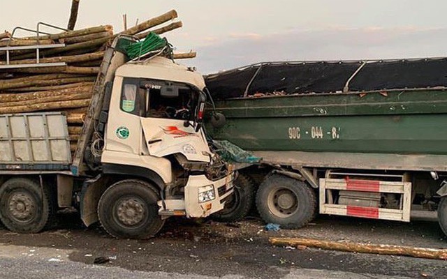Hé lộ nguyên nhân xe tải đâm trúng đuôi xe ben trên cầu Thanh Trì khiến 2 người tử vong