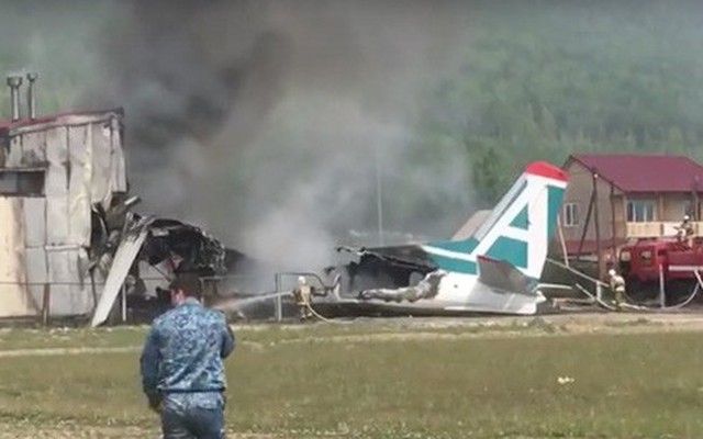 Máy bay Antonov An-24 hạ cánh khẩn cấp ở Nga, 2 phi công thiệt mạng