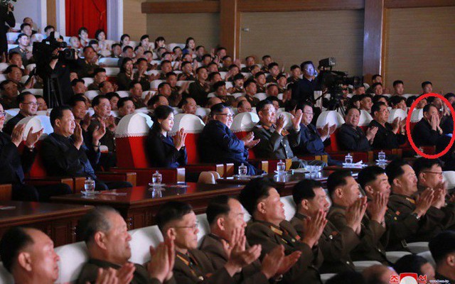 Bất ngờ xuất hiện bên cạnh ông Kim Jong Un, quan chức cấp cao Triều Tiên đập tan tin đồn bị thanh trừng