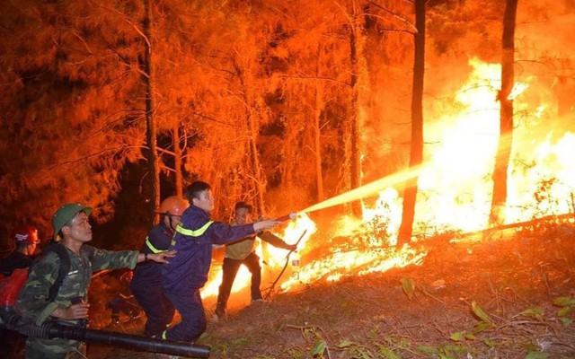 Vì sao không huy động trực thăng chữa cháy rừng ở Hà Tĩnh?