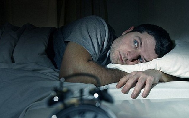 Tỉnh giấc lúc 3-4 giờ sáng rồi không thể ngủ tiếp: Bạn có thể đã mắc một trong 5 bệnh này