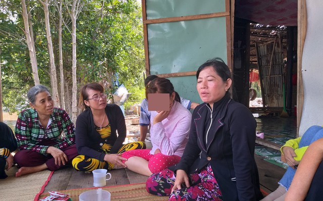 Cô dâu Việt được gia đình đón về sau 6 năm lấy chồng Trung Quốc