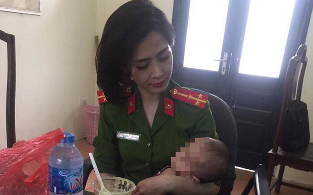Hà Nội: Giải cứu người đàn ông bế con gái 7 tháng tuổi ngồi vắt vẻo trên thành cầu Nhật Tân