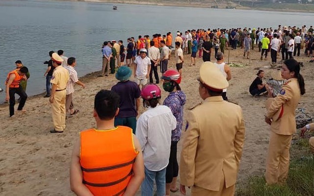 Rủ nhau tắm sông Đà, 4 thanh niên bị cuốn vào dòng xoáy tử vong thương tâm