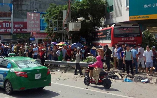 Xe khách đâm hàng loạt xe máy ở Quảng Ninh khiến ít nhất 5 người thương vong
