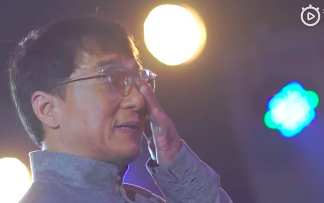 Thành Long giả vờ làm người tốt và sự thật về "ông vua từ thiện" của làng giải trí Hoa ngữ