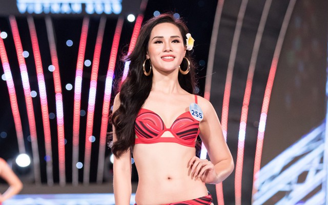 Bạn gái cầu thủ Trọng Đại cùng dàn ứng viên "Miss World Vietnam" nóng bỏng với bikini