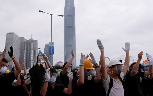 "Sóng thần" kinh tế sắp đánh vào Hong Kong?