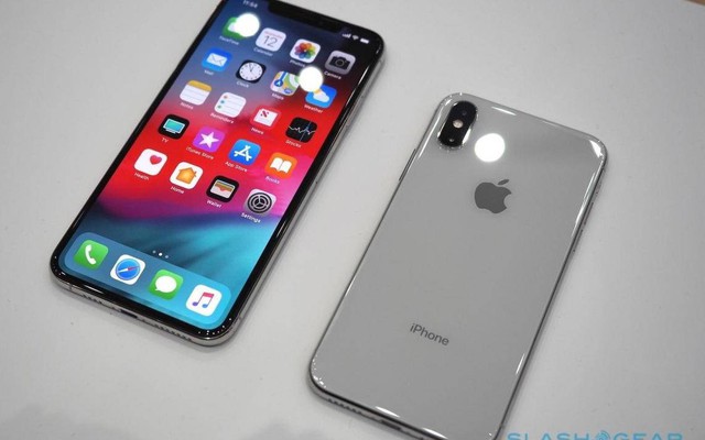 Ứng dụng danh bạ của Apple có thể khiến iPhone, iPad dễ bị hack: "Giặc ở sau lưng nhà ngươi đó"