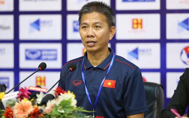 HLV Hoàng Anh Tuấn phản ứng bất ngờ trước câu hỏi khó sau khi U18 Việt Nam thua Campuchia