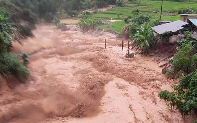 Bão số 3: Lũ lớn cuốn trôi 2 em nhỏ ở Điện Biên, nhiều người mất tích ở Thanh Hóa