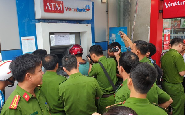 Vụ 3 người Trung Quốc cài thiết bị lạ ở máy ATM: Chiêu thức tinh vi, thiết bị hiện đại