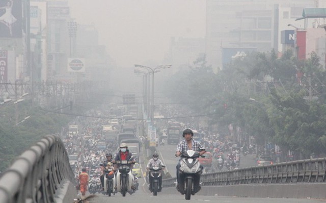 HN ô nhiễm không khí nghiêm trọng, dùng khẩu trang "xịn" có phải là cách đối phó an toàn?