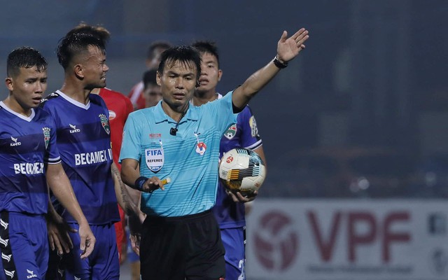 Tổng giám đốc VPF: Trọng tài "bẻ còi" sẽ vĩnh viễn không được cầm còi V.League nữa