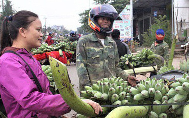 Nhộn nhịp chợ chuối vùng biên lớn nhất Quảng Trị