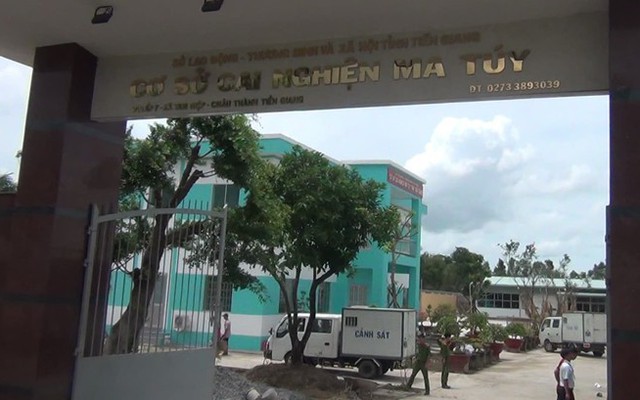 Học viên cai nghiện đánh gãy tay cán bộ Công an