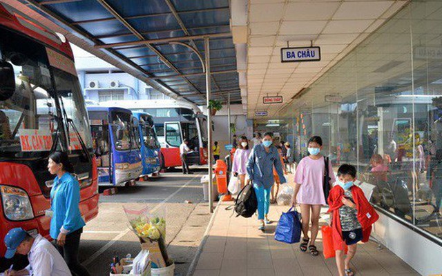 Bến xe, ga tàu tại TP HCM “dễ thở” ngày cận Tết
