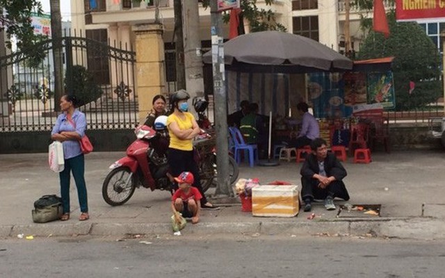 Người lao động trở lại làm việc: Người đi xe máy, kẻ cắn răng thuê xe