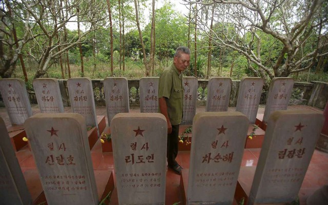 Gìn giữ bia mộ 14 phi công Triều Tiên hy sinh ở Việt Nam