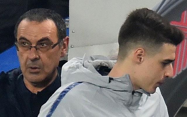 HLV Chelsea vừa đấm, vừa xoa thủ môn Kepa