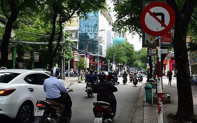 Đừng nhầm lẫn biển cấm rẽ trái là cấm quay đầu