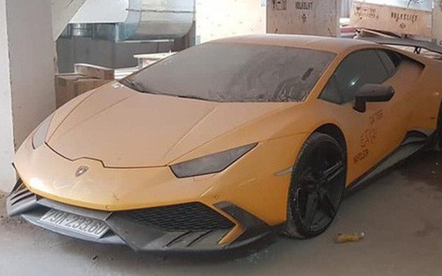 Xót xa siêu xe Lamborghini Huracan độ Mansory của đại gia Nha Trang nằm phủ bụi kín đặc