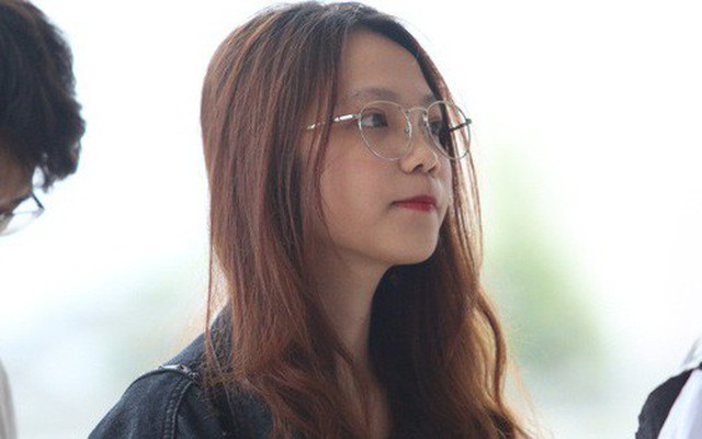 Fangirl xinh đẹp thắp lửa ngày thi đấu đầu tiên của MSI 2019