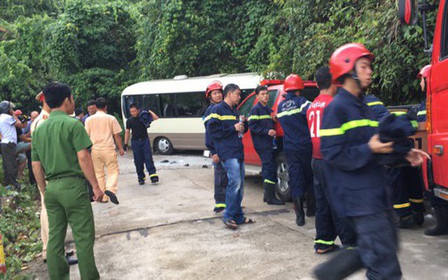 Xe khách tông vách núi, 18 sinh viên nước ngoài bị thương