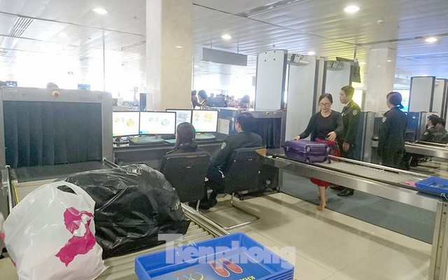 Sân bay Tân Sơn Nhất liên tục phát hiện 'đạo chích' và 'cầm nhầm' tài sản