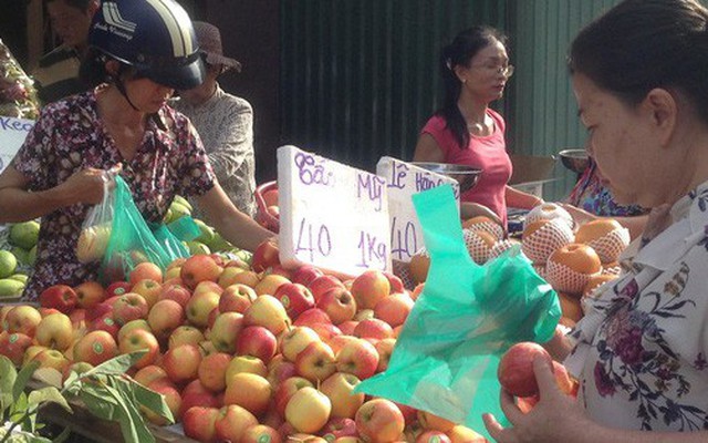 Táo Mỹ 40.000 đồng/kg ngập chợ Sài Gòn