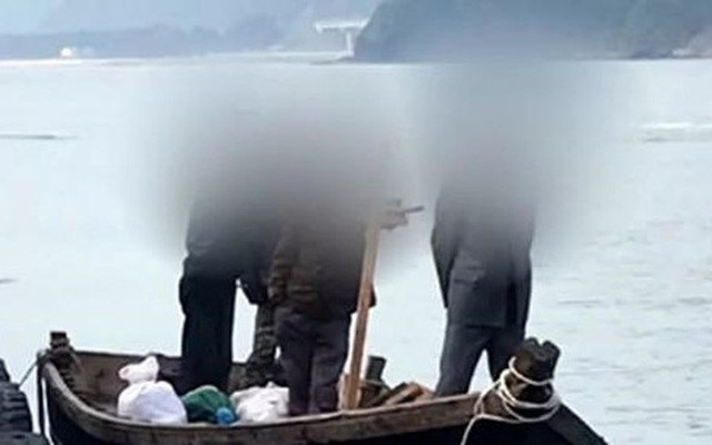 Quân đội Hàn Quốc "hứng gạch đá" vì không phát hiện tàu cá Triều Tiên áp sát bờ biển