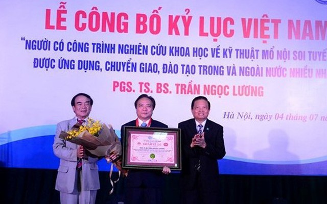 Giám đốc bệnh viện Nội tiết Trung ương xác lập kỷ lục Việt Nam