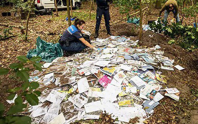 Phát hiện hàng nghìn bức thư bị chôn trong rừng sâu Hà Lan
