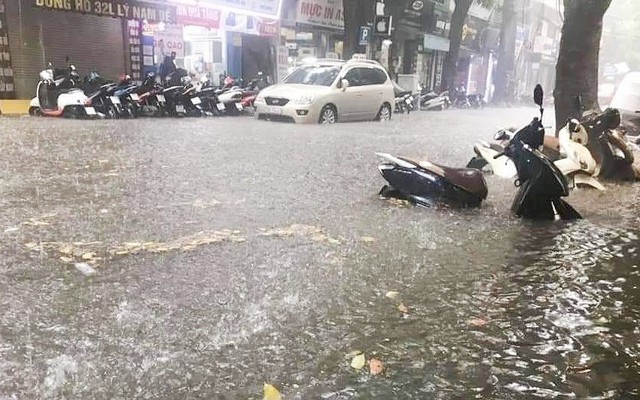 Lối thoát nào cho tình trạng hễ mưa là Hà Nội ngập?