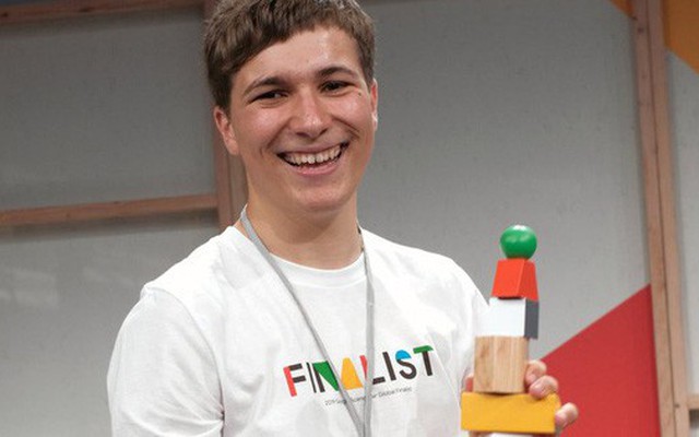 Bằng dung dịch từ tính do NASA sáng chế, chàng trai 18 tuổi tìm ra cách lọc vi nhựa khỏi nước