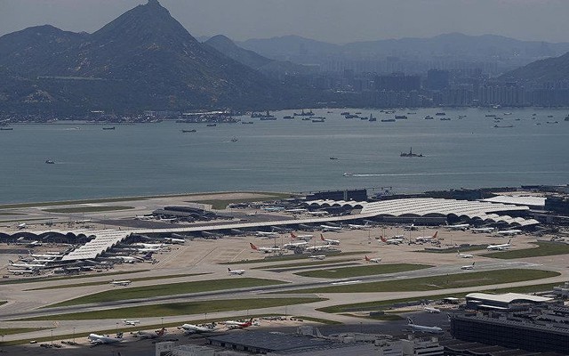 Hong Kong hủy 100 chuyến bay giữa căng thẳng biểu tình