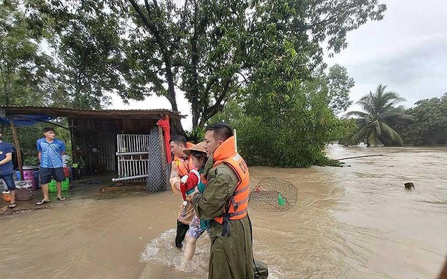 Đường lớn, hẻm nhỏ Phú Quốc chìm trong biển nước