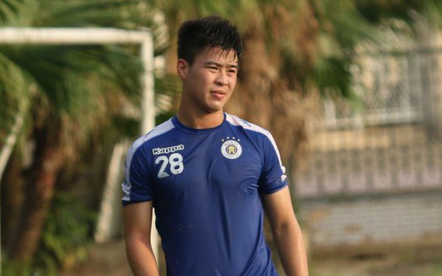 HLV Hà Nội FC tiết lộ Duy Mạnh phải nhập viện vì sốt cao ngay trước trận đấu với Bình Dương
