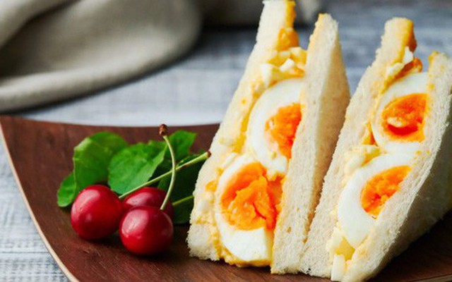 Sandwich trứng mà làm thế này thì bữa sáng ngon đẹp chuẩn không cần chỉnh!