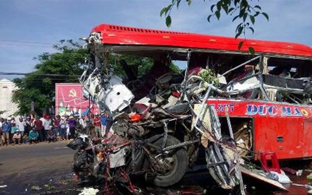Xe khách gây tai nạn 12 người chết: 'Lột xác' thành xe mới?
