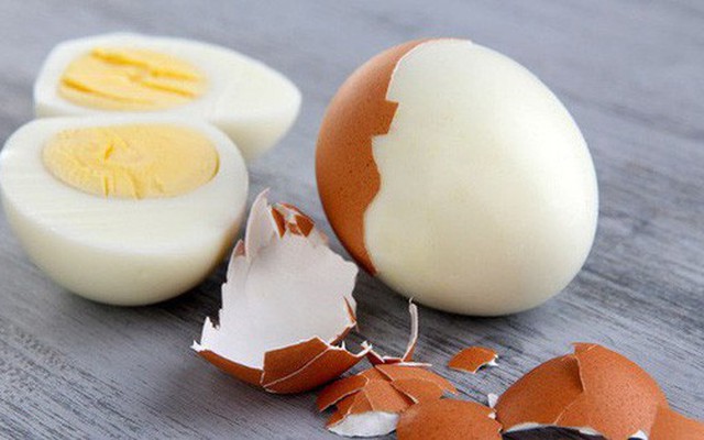 Thấy 39 quả trứng bị bỏ lại trong bữa ăn của học sinh, thầy giáo soạn ngay một bài giảng khiến phụ huynh giật mình thức tỉnh