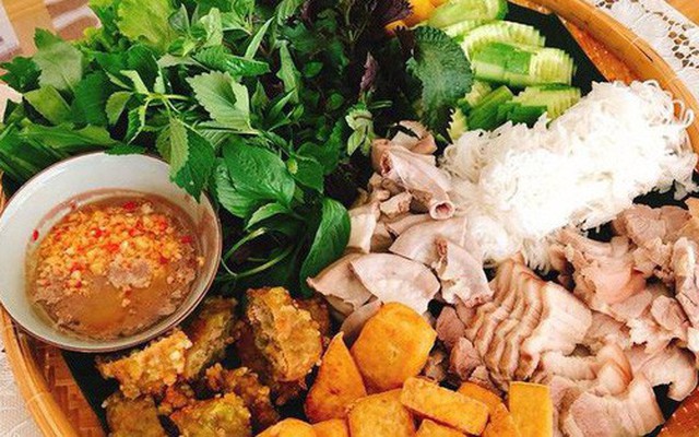 Ăn bún đậu 'full topping' khu phố cổ, cô nàng tức giận khi bị tính giá trên trời, nhưng nhìn con số dân mạng lại bĩu môi