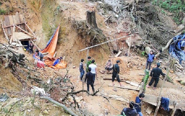 Công an Quảng Nam đột kích mỏ vàng Bồng Miêu, đẩy đuổi cả trăm ‘vàng tặc’