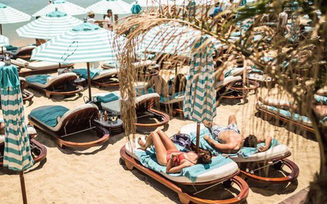 Đảo Mykonos - Thiên đường đốt tiền của giới siêu giàu: ‘Sương sương’ thuê lều nhỏ trên bãi biển thôi cũng ngốn hơn 100 triệu đồng