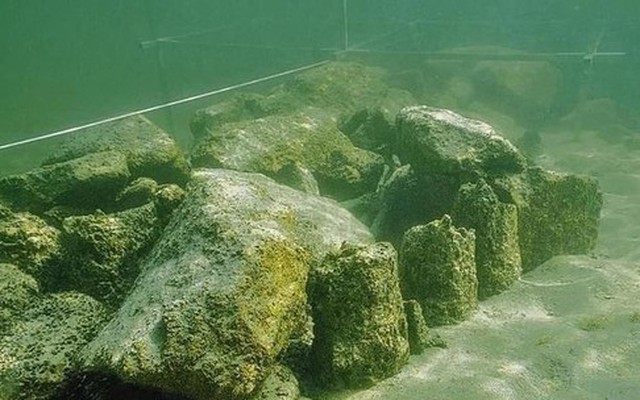 Bí ẩn đáy hồ Constance: "Thủy cung" ma quái xây bởi… người đồ đá?