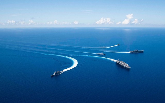 Tàu chiến Mỹ tập trận phô diễn sức mạnh trên Biển Đông
